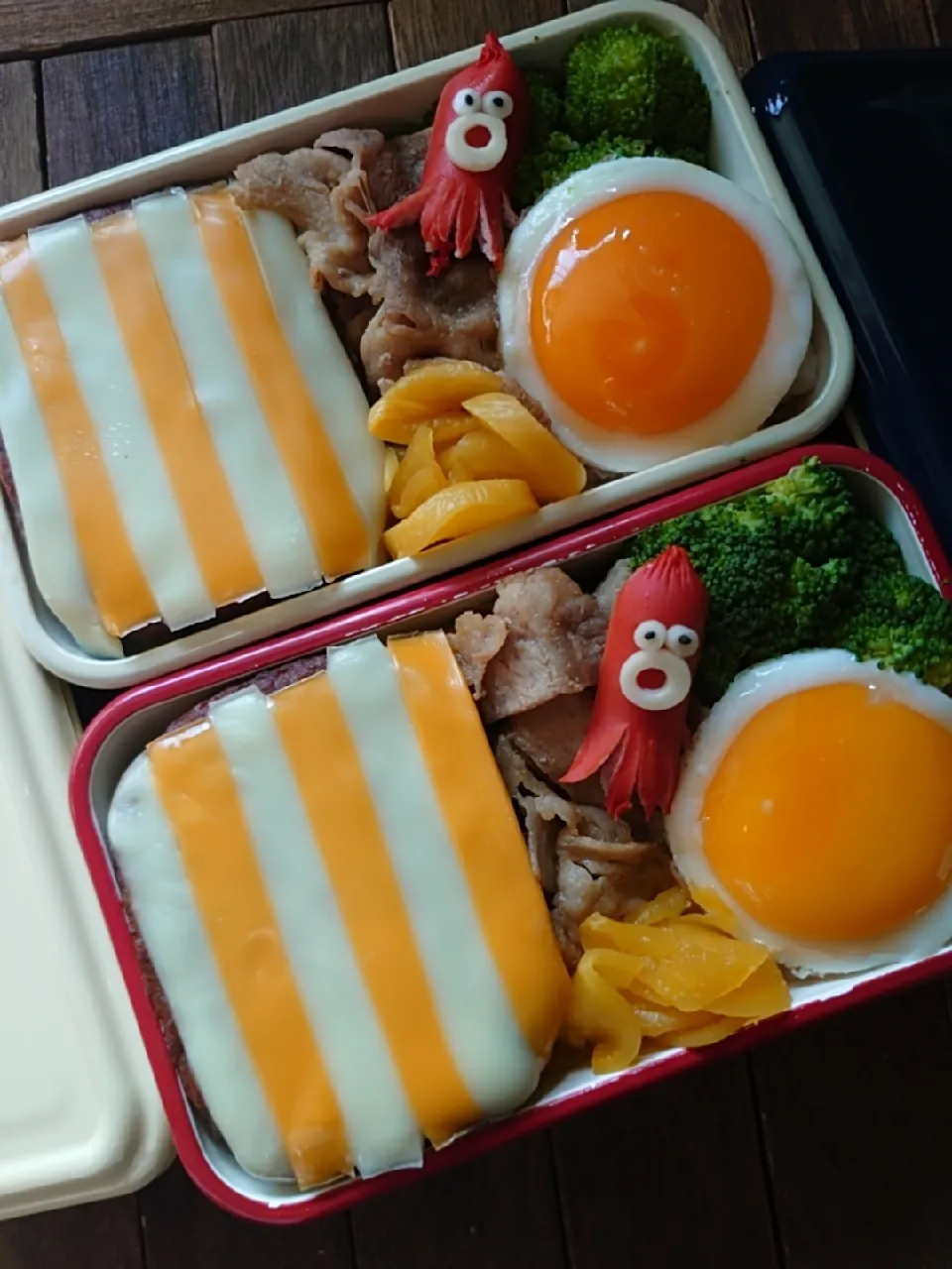 Snapdishの料理写真:漢の…自分用👔と妻用🎽マルシンハンバーグでしましまチーズハンバーグ弁当🍱|ᵏᵒᵘさん