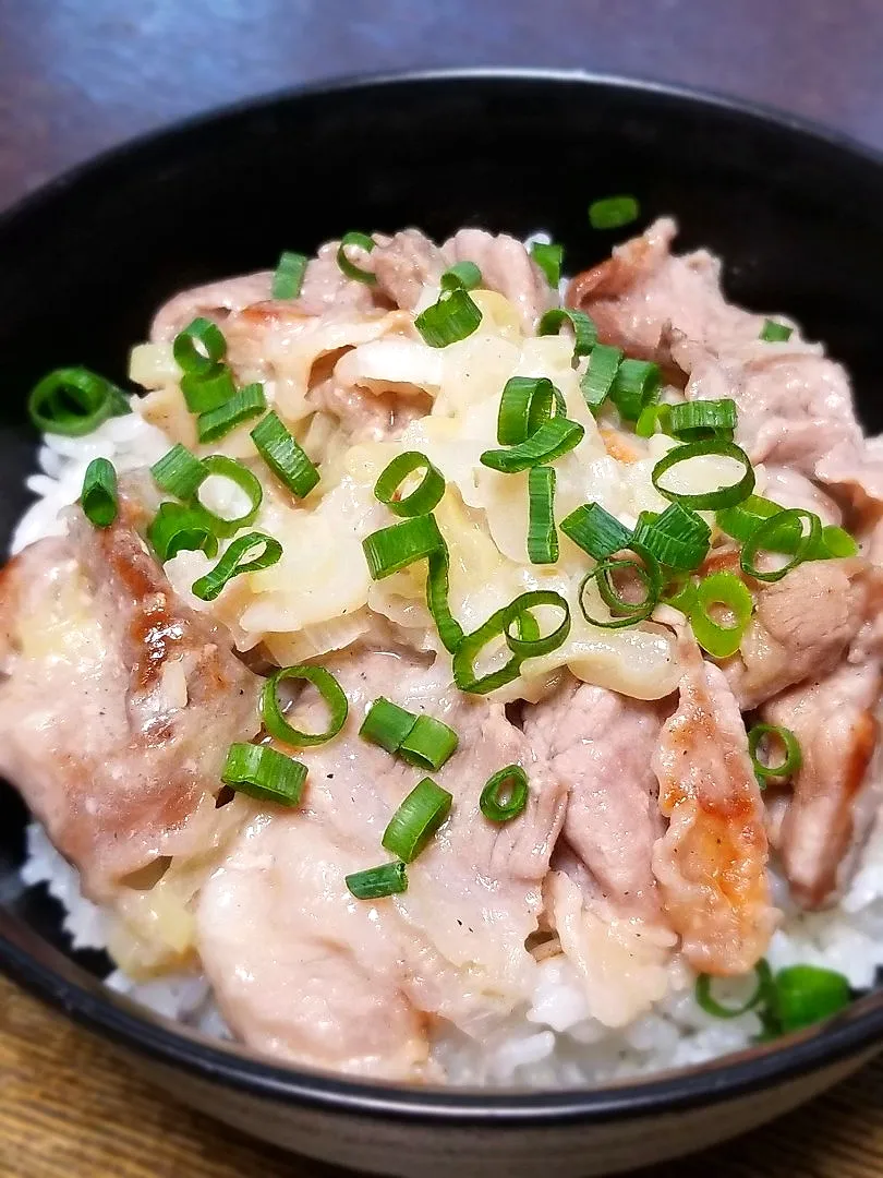 たっぷりねぎの塩豚丼|ぱんだのままんさん