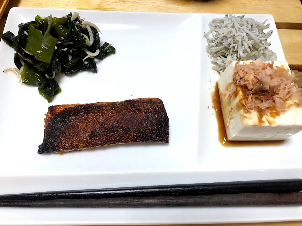 酢の物、鮭の塩麹焼き|もちこさん