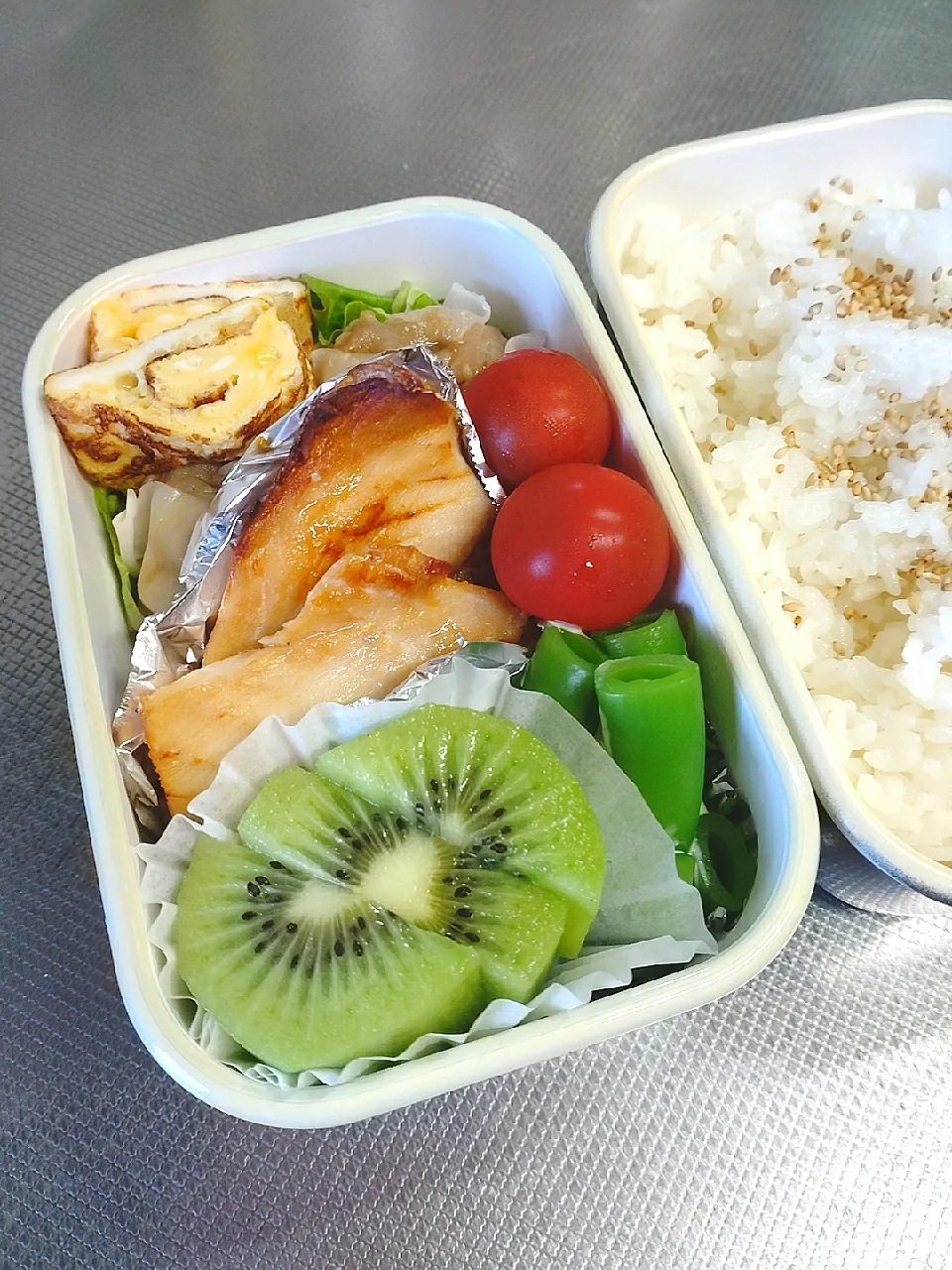 Snapdishの料理写真:焼き魚弁当|ぱんださん