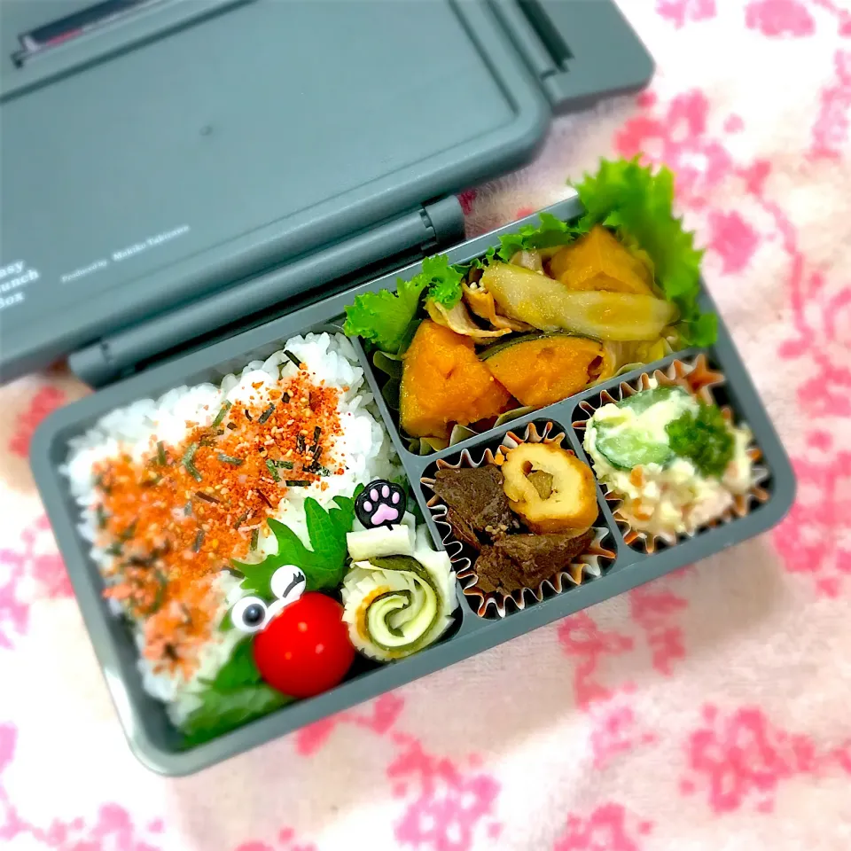 SJK弁当🍱〜かぼちゃと厚揚げベーコン・ゴボウ天とスジ煮・ポテトサラダ・ちくわ海苔チーズくるくる|華恋さん