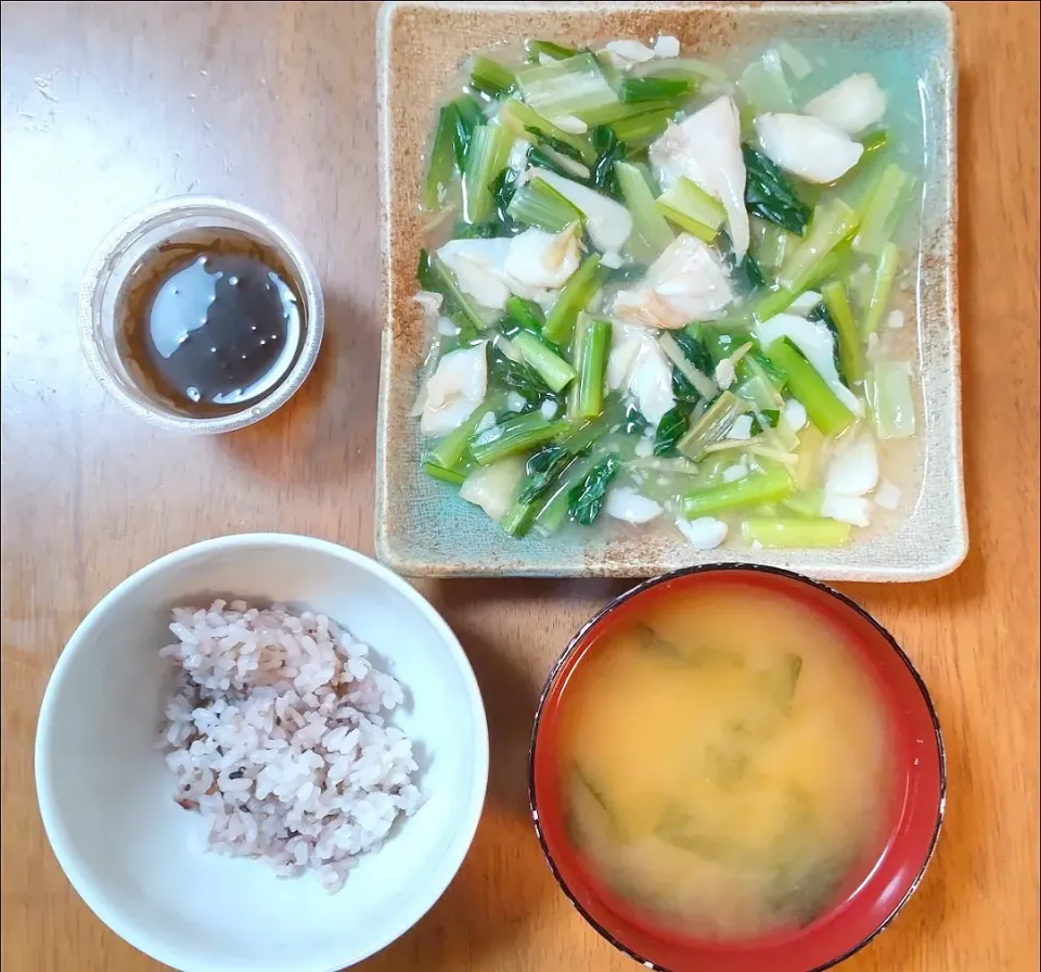 2022 0607　鱈と小松菜のスープ煮
もずく　豆腐とわかめのお味噌汁|いもこ。さん