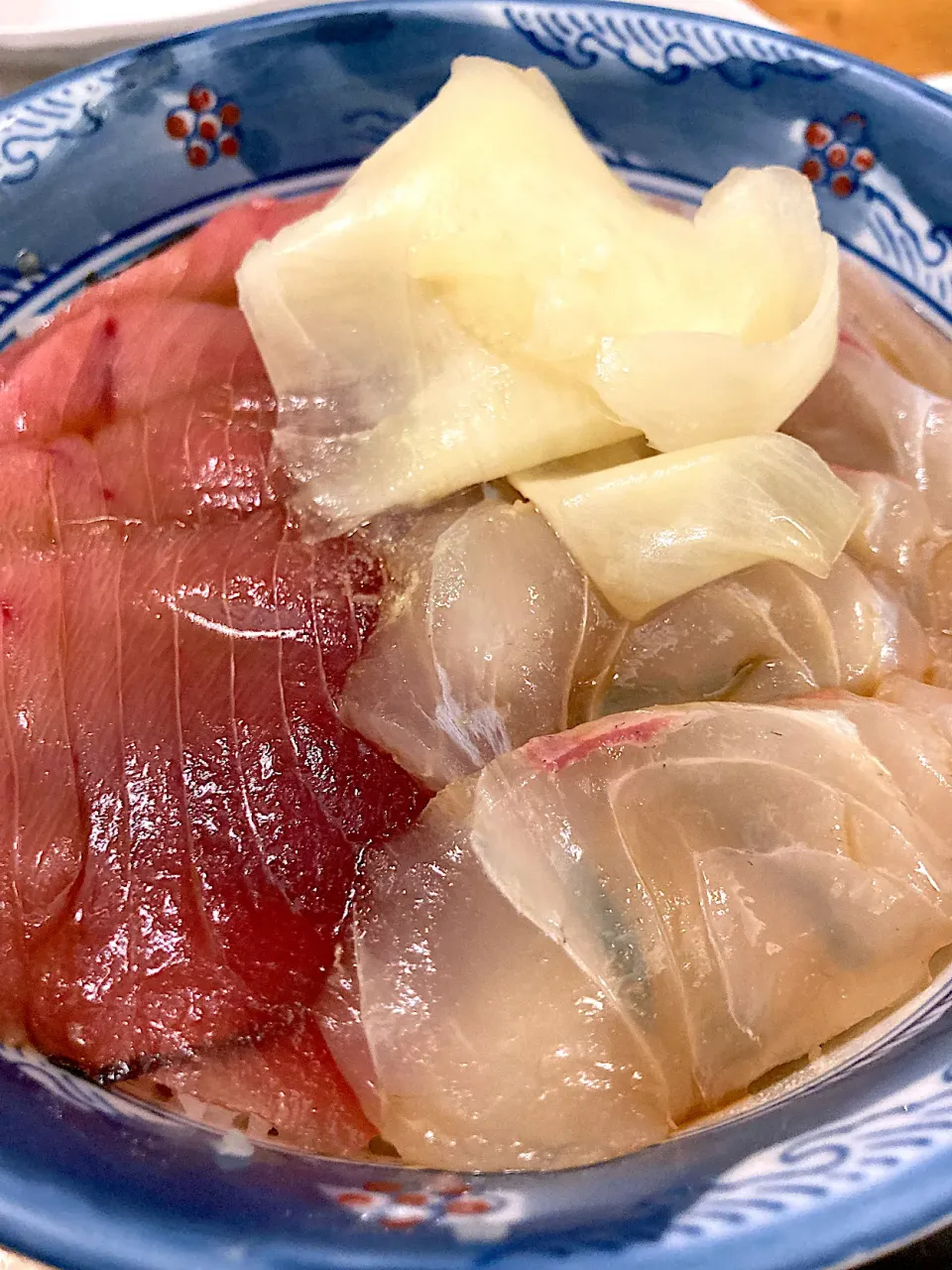 マグロとタイの合わせ漬け丼。|ツンコロさん