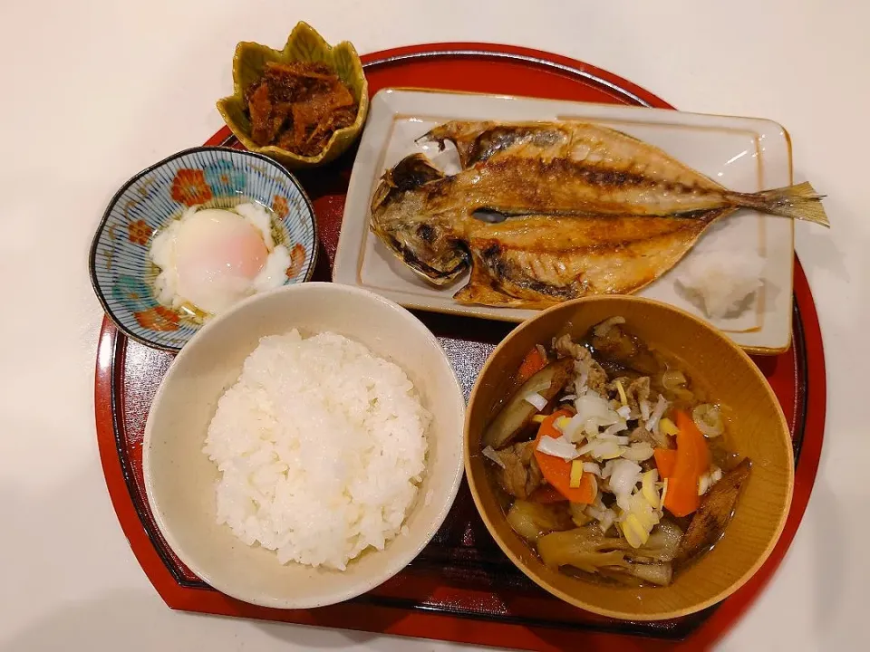 鯵の開き、豚汁、牛しぐれ煮、温泉卵|sorsmdさん