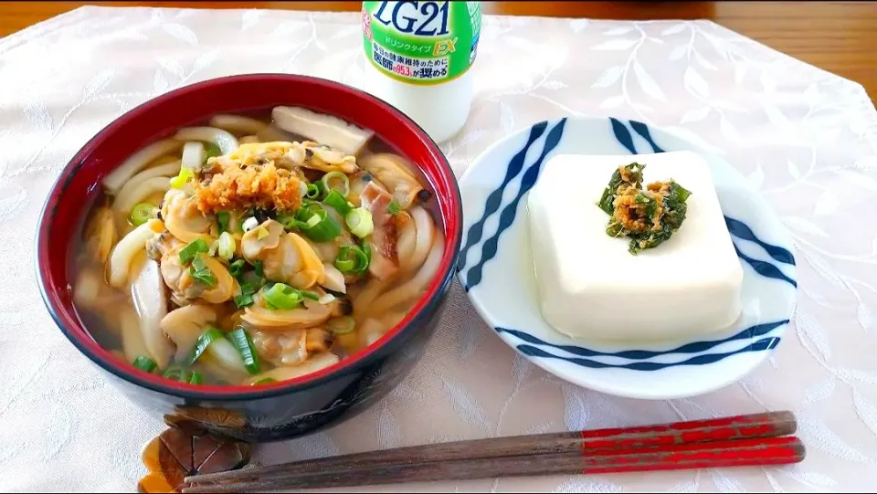 Snapdishの料理写真:6/9の朝ごはん
あさり入り煮込みうどん🍜
冷奴|卯月さん