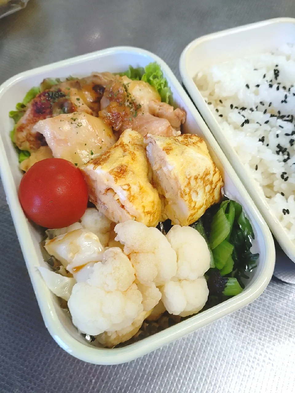 Snapdishの料理写真:鶏胸肉の塩麹焼き弁当|ぱんださん