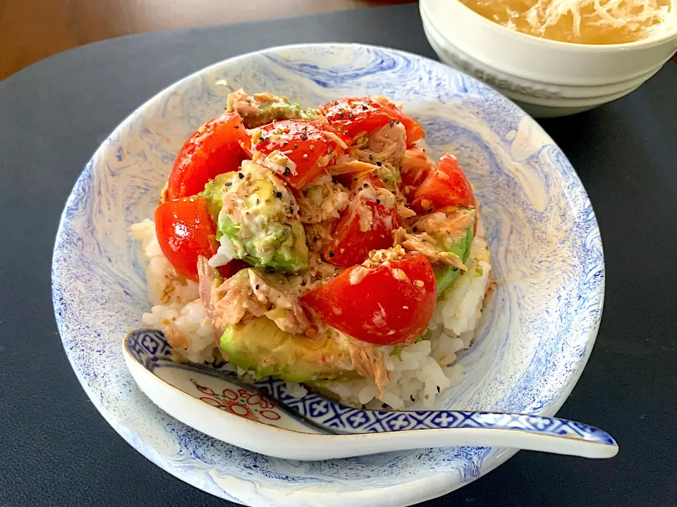 アボガドとツナとトマトのナムル丼|かなっぺさん