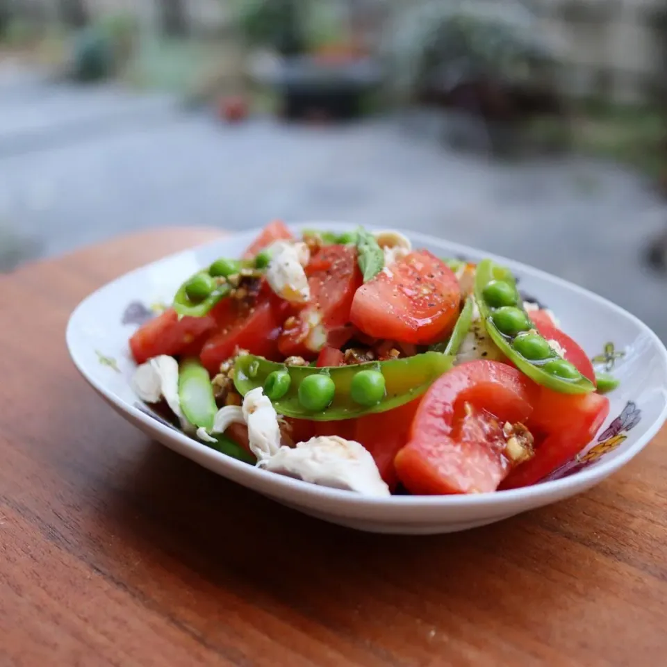 Snapdishの料理写真:スナップえんどうとトマトとささみナッツのサラダ|@chieko_tanabe_さん