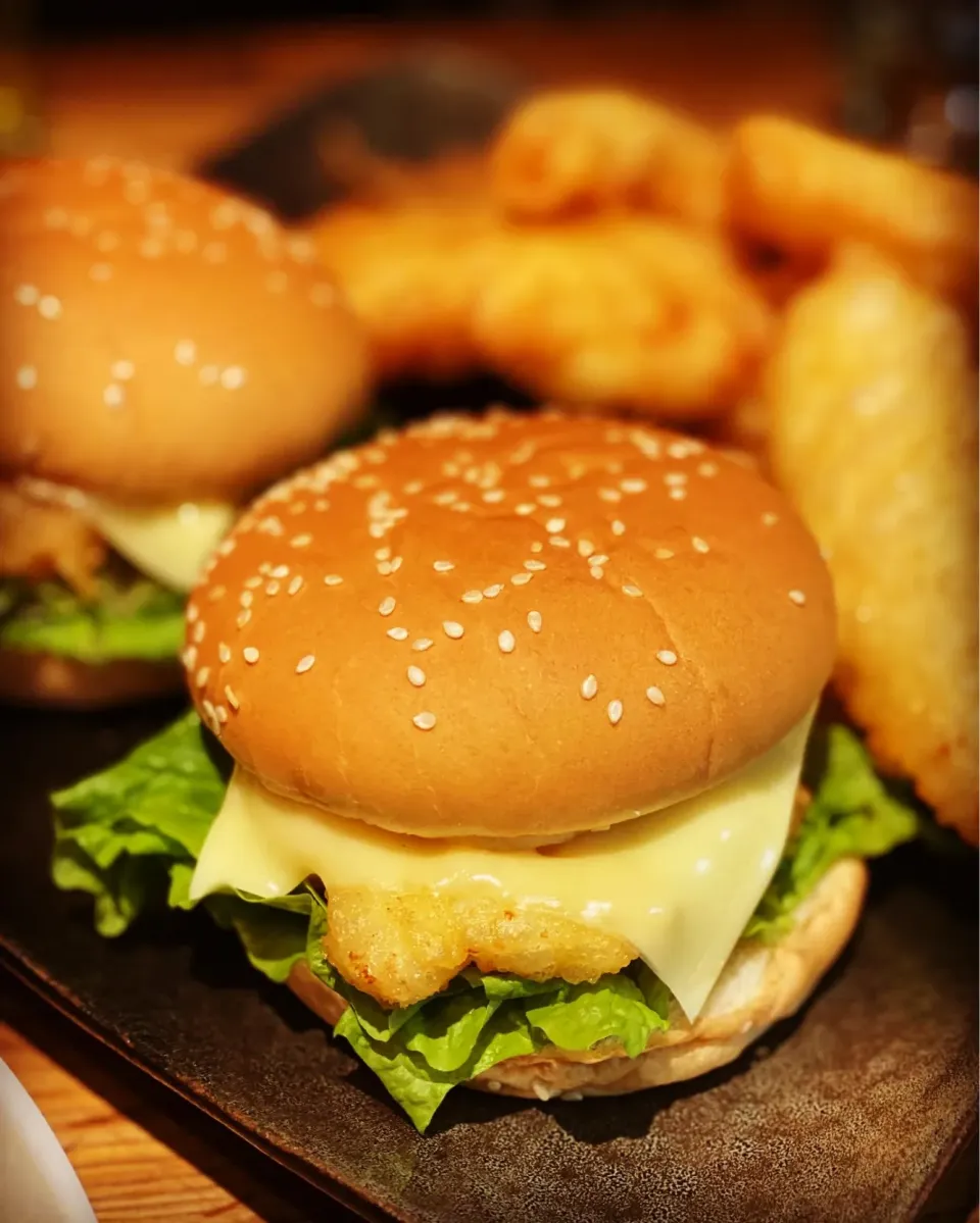 It’s Friday ! It’s Friday 
Dinner ! Dinner !
Fresh Fish Fillet Cheese Burgers 🍔 
With Fresh Fillet Crispy Battered Fish with Tartar Sauce 
Fresh Cut Chips 
#ch|Emanuel Hayashiさん