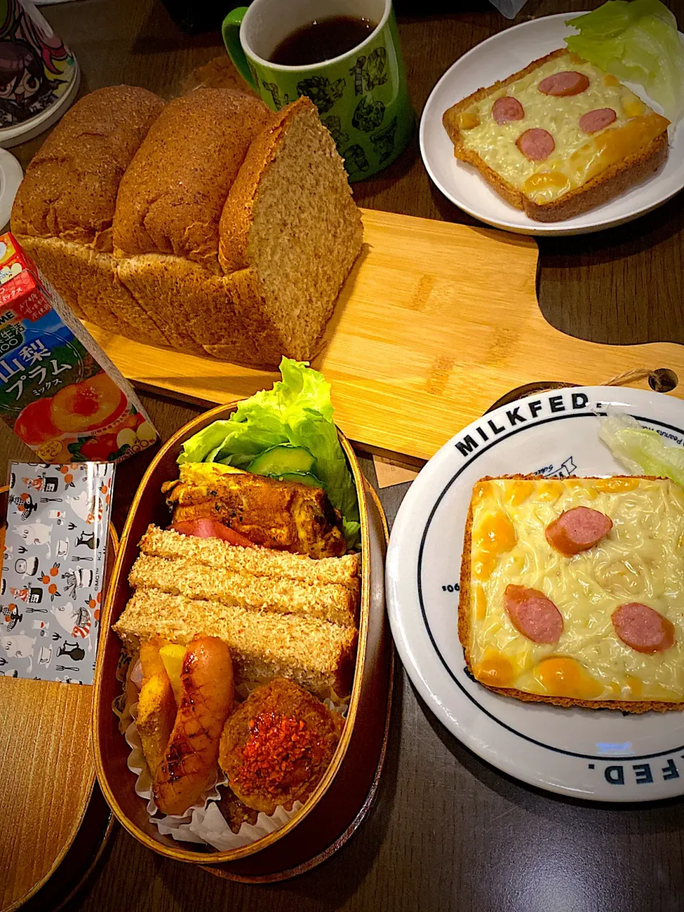 Snapdishの料理写真:胚芽山型パン🍞　チーズトースト　コーヒー☕️ お弁当🍱　サンドイッチ　胚芽パン　レタスきゅうり　ハムソテー　卵焼き　フライドチキン　オーロラ辛ソース　クリスピーチキンシーズニング　フライドポテト　バーベキューシーズニング　ソーセージソテー　プラムジュース　五穀アイスティー|ch＊K*∀o(^^*)♪さん