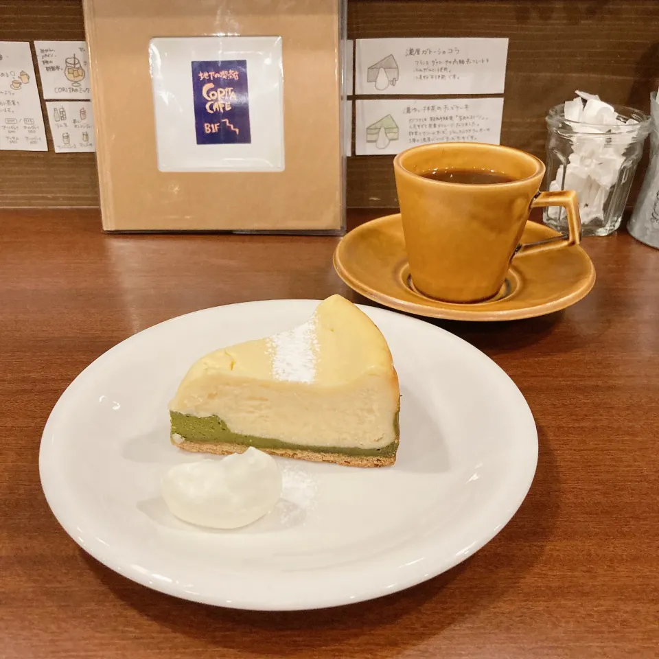抹茶とホワイトチョコのチーズケーキ☕️|ちゃみこさん