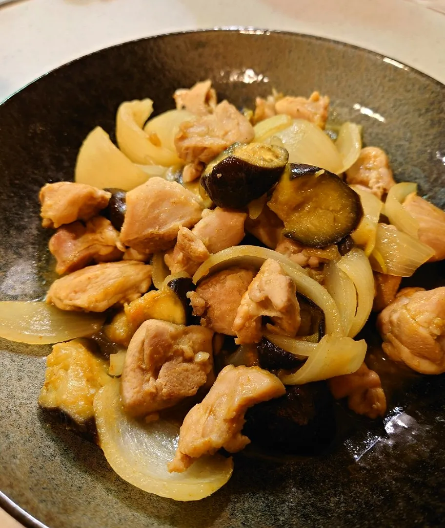 Snapdishの料理写真:鶏肉と茄子のカレー炒め|リカさん