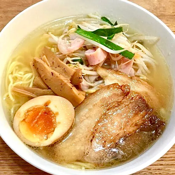 インスタントラーメンで昼ごはん|ばくあんしゃさん