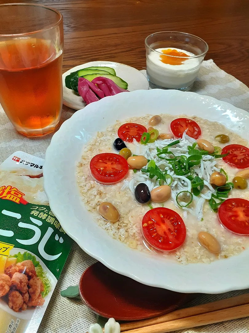 Snapdishの料理写真:塩こうじ入りオートミール粥🍅|fumfumさん