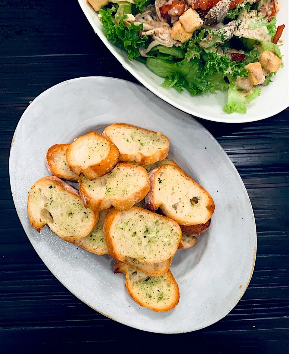 Snapdishの料理写真:ガーリックトースト🥖|ぽくくんさん