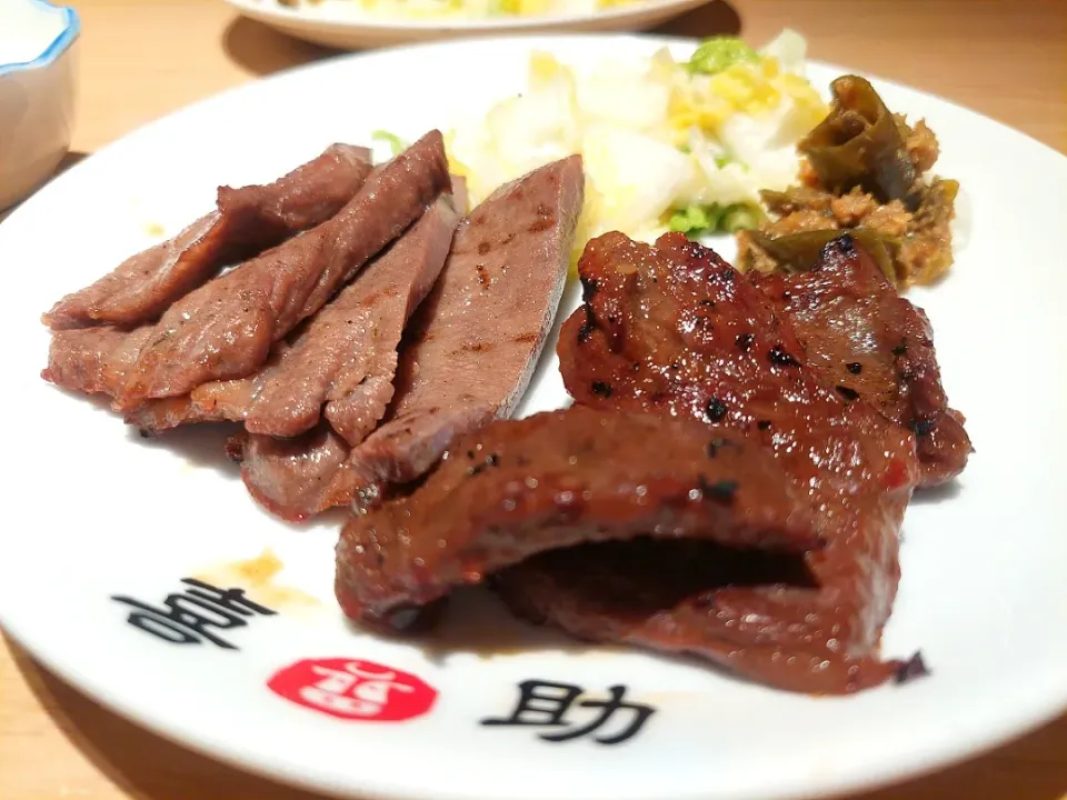 喜助で牛タンとハラミの定食|しあるさん