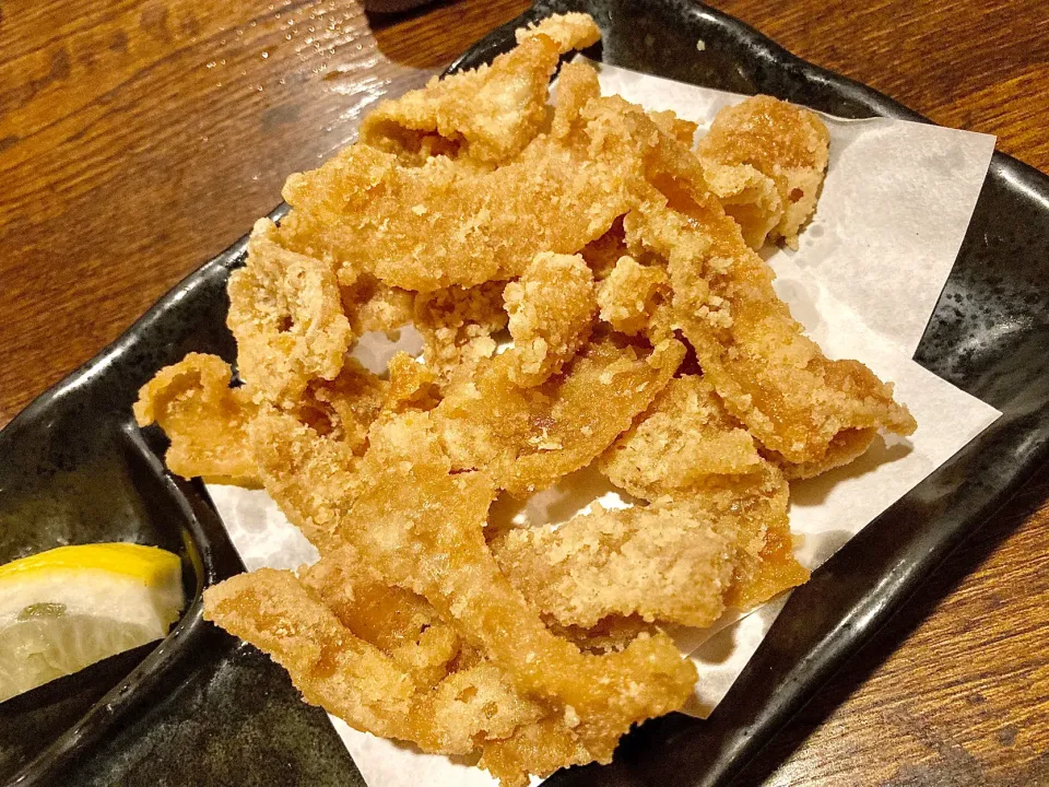 Snapdishの料理写真:鶏皮唐揚げ|Kojiさん