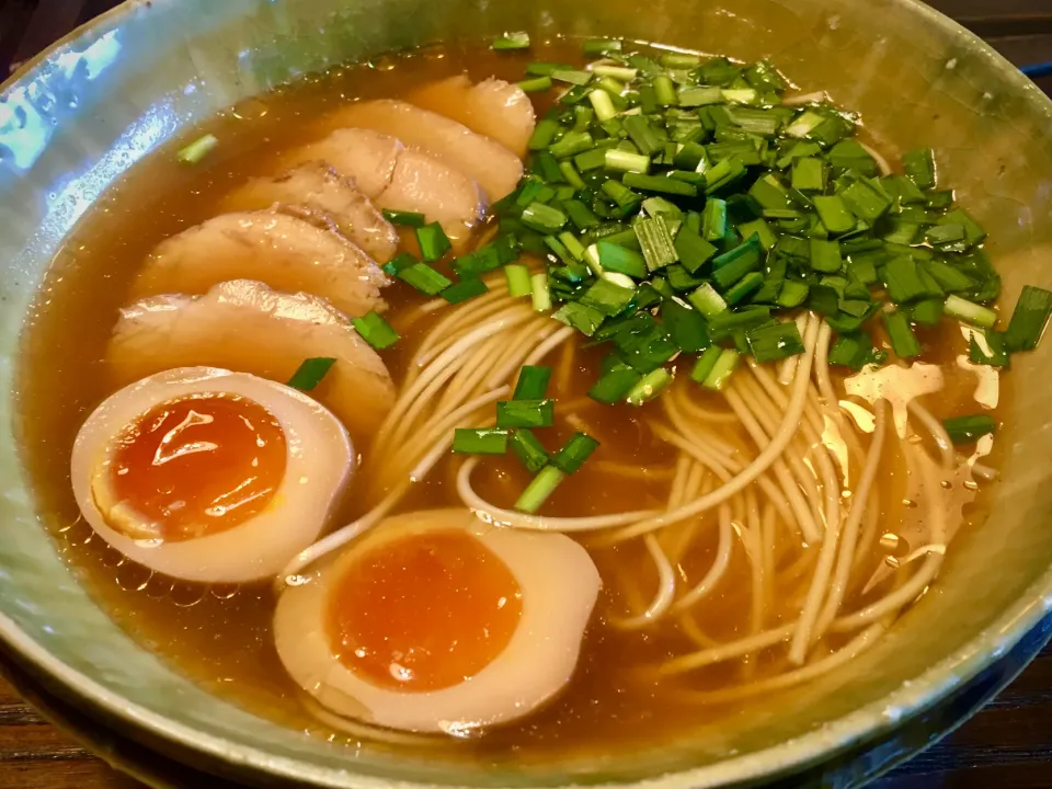 友人の遺作ラーメン鉢で                                「ニラたっぷりラーメン」|mottomoさん