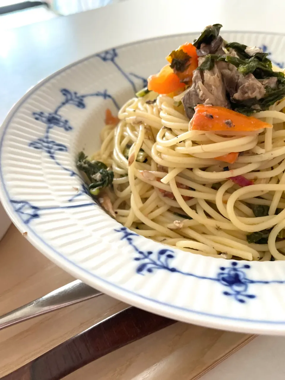 採れたて野菜で。大根の葉っぱと人参とサバのパスタ|Ryokoさん