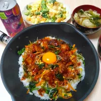 Snapdishの料理写真:ダーリン作⸜🌷︎⸝‍
ちょー簡単なのにちょー美味しい
フライパン🍳🍳ビビンバ|キャサリンさん