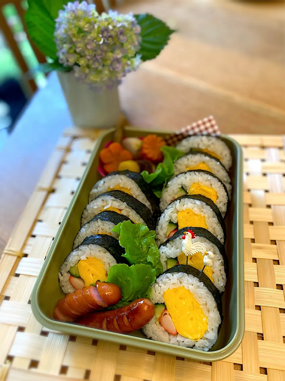 Snapdishの料理写真:巻き寿司弁当🌱|shakuyaku33443344さん