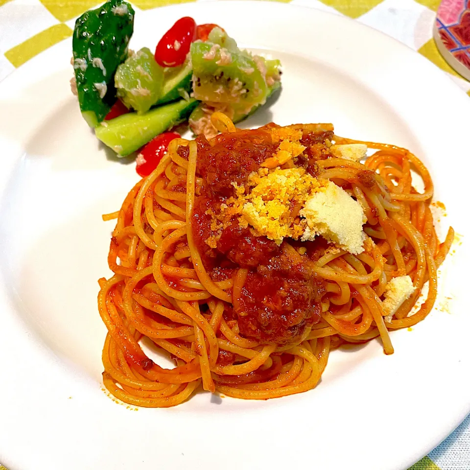 Snapdishの料理写真:ワンプレートらんち　ミートソースパスタ🍝|うさぎぱんさん