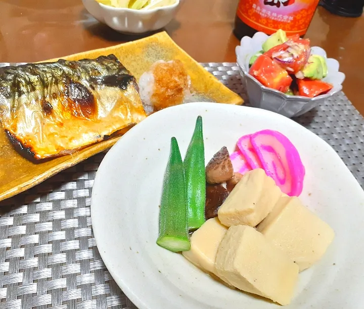 Snapdishの料理写真:高野豆腐煮
焼き塩鯖🐟
トマトアボカド🍅🥑|びせんさん