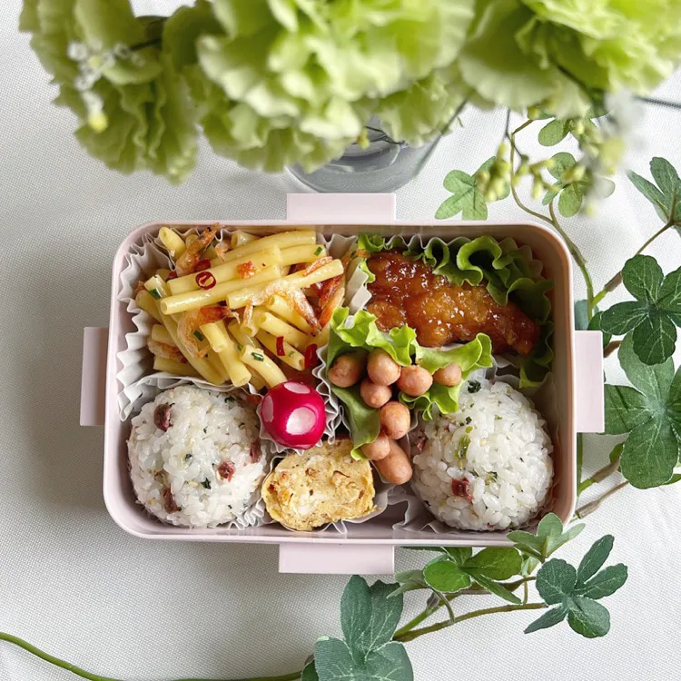 Snapdishの料理写真:6/14❤︎娘のおにぎり弁当🌱✨|Makinsさん