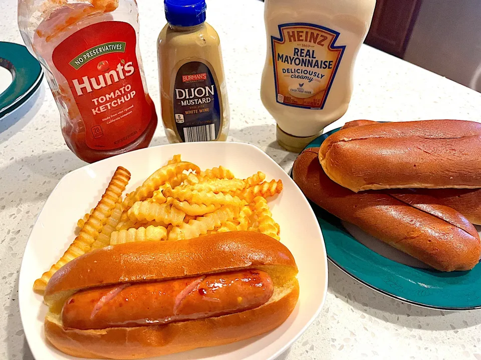 Hotdog on brioche bun and crinkle fries|🌺IAnneさん