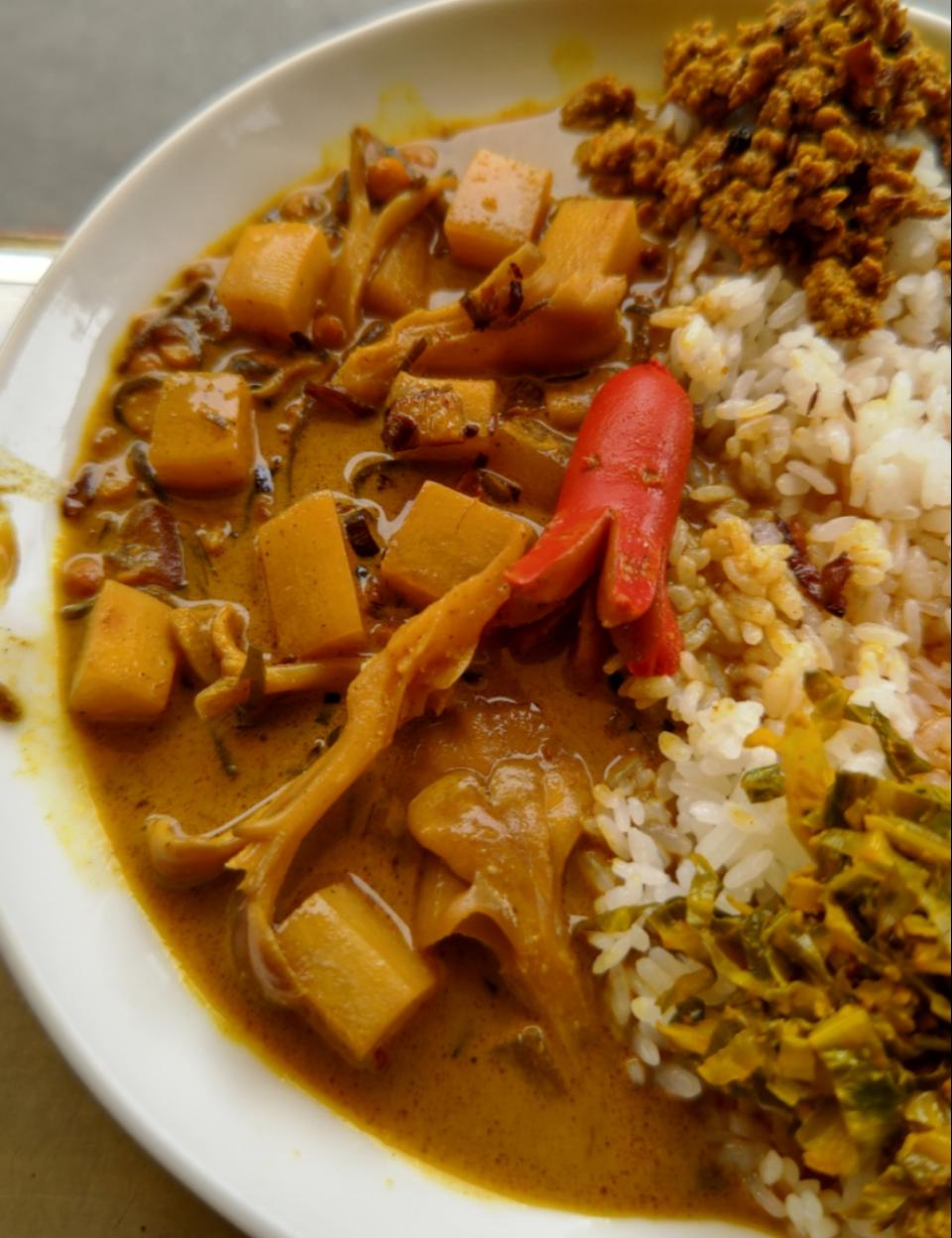 マイタケと大根のミックスダルカレーwithタコさんウインナー🐙