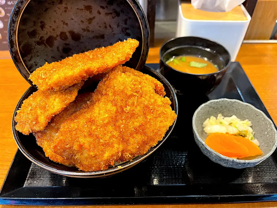 特製タレカツ丼|マハロ菊池さん