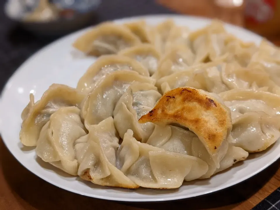 Snapdishの料理写真:手作りの皮で🥟カリモチジューシー餃子🥟|Kanaさん