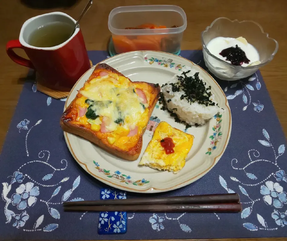 ピザトーストメインのお昼ご飯♪|enarinさん