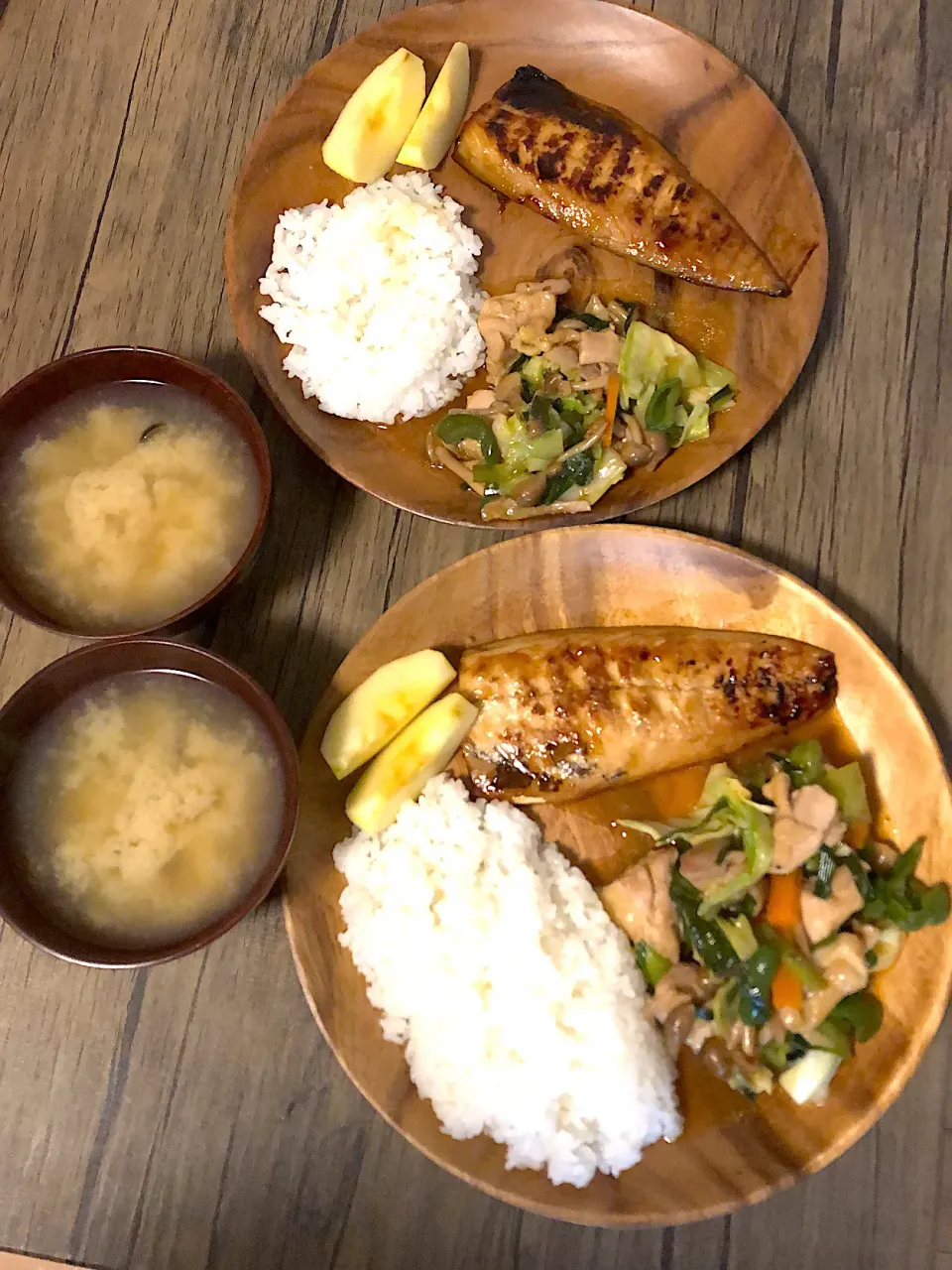 鯖の照り焼き　鶏肉と野菜の炒め物　しじみ汁　りんご|そのみさん