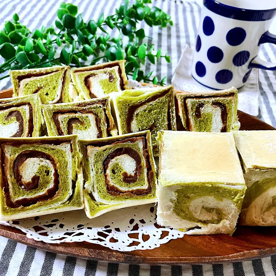 抹茶のぐるぐるあんキューブ食パン|オーロラさん