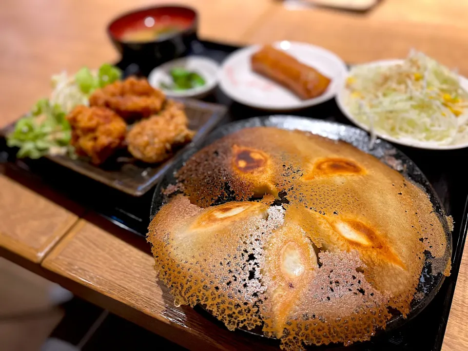 ・餃子唐揚げ定食　850円
・ライス→サラダ変更|Shiny1022さん