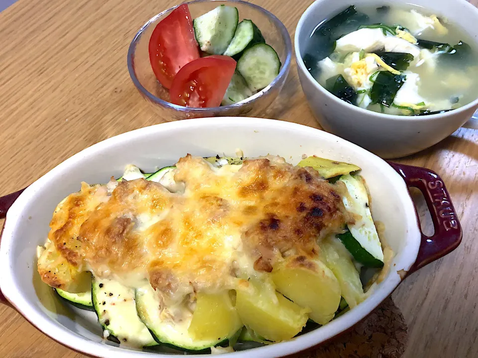 ズッキーニのじゃがいものチーズ焼き🧀|さおりさん