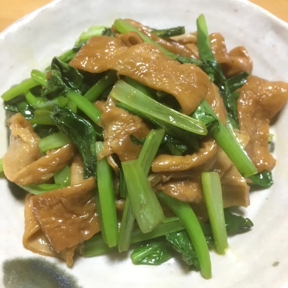 Snapdishの料理写真:今日の農家飯👩🏻‍🌾　取れすぎ小松菜の板麩炒め|Yu Yu mamaさん