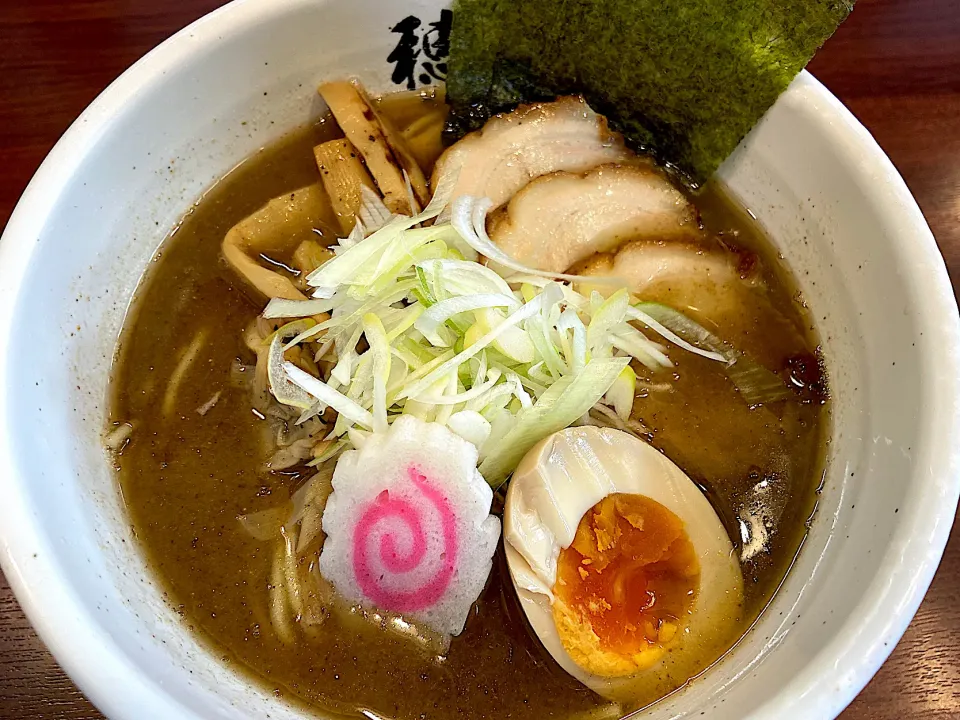 Snapdishの料理写真:人気のラーメン店　特盛り醤油|須佐 浩幸さん