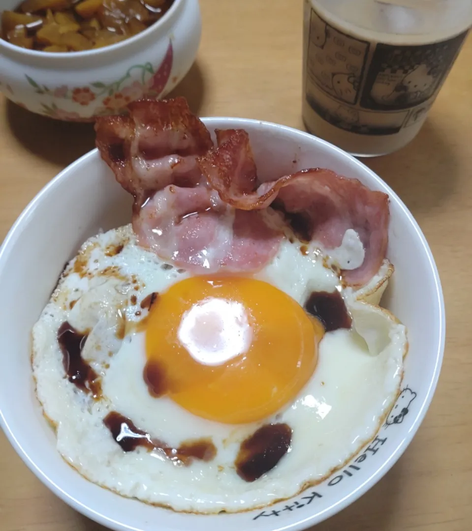 ベーコンエッグ丼|しまだ ちえこさん