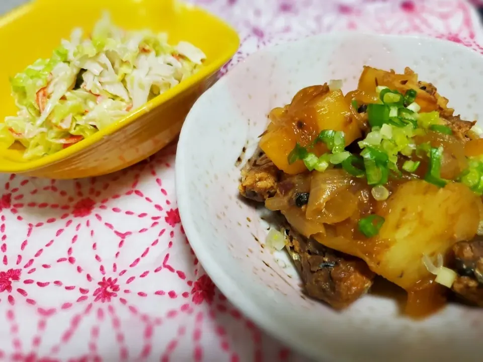 Snapdishの料理写真:🐟️サバ味噌缶🥫で、サバじゃが🥔


🥬キャベツとカニかまのコールスローサラダ|みよぱさん