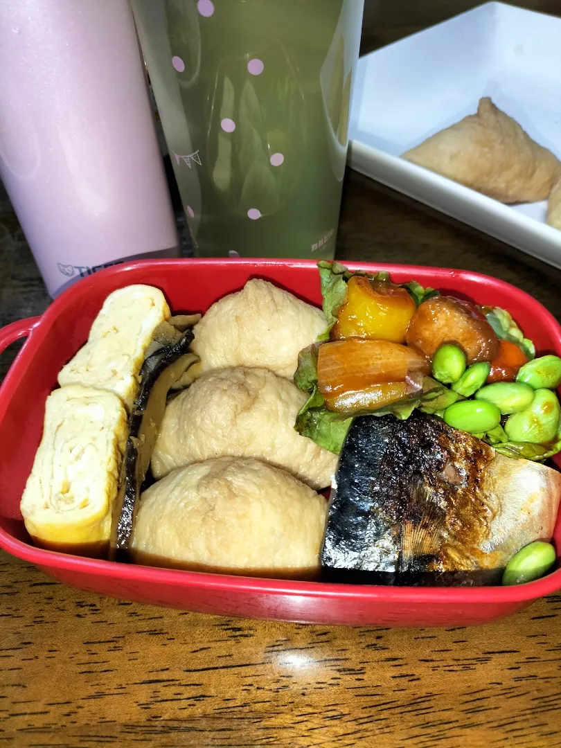 Snapdishの料理写真:私弁当🍱
　お稲荷さん😄|miimiさん