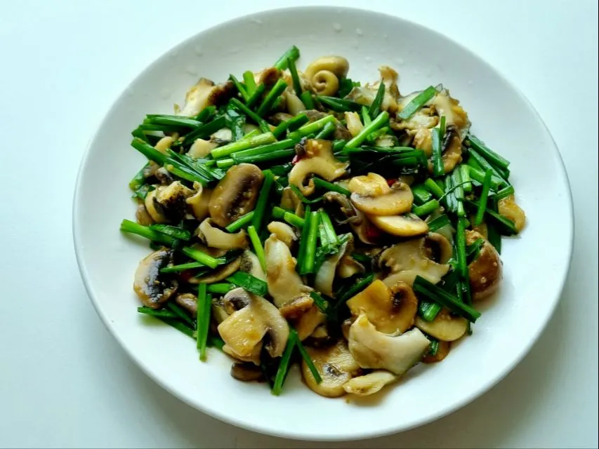 saute oyster snails with chives|steven z.y.さん