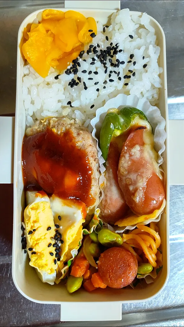 旦那弁当　2022/6/17

デミハンバーグ
目玉焼き
ピーマンのウインナー詰め
ナポリタン|ユキヨメ♪さん