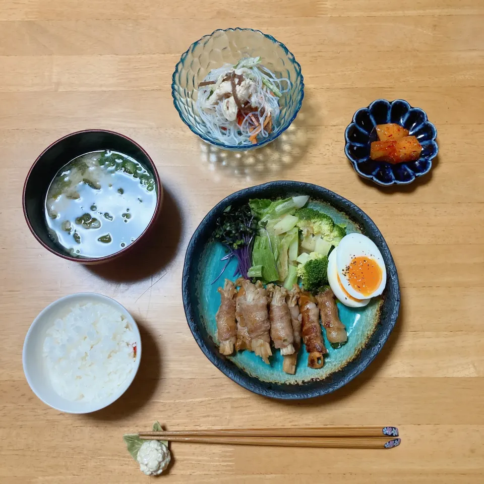 Snapdishの料理写真:野菜とえのきの豚バラロールの照り焼き|ちゃみこさん