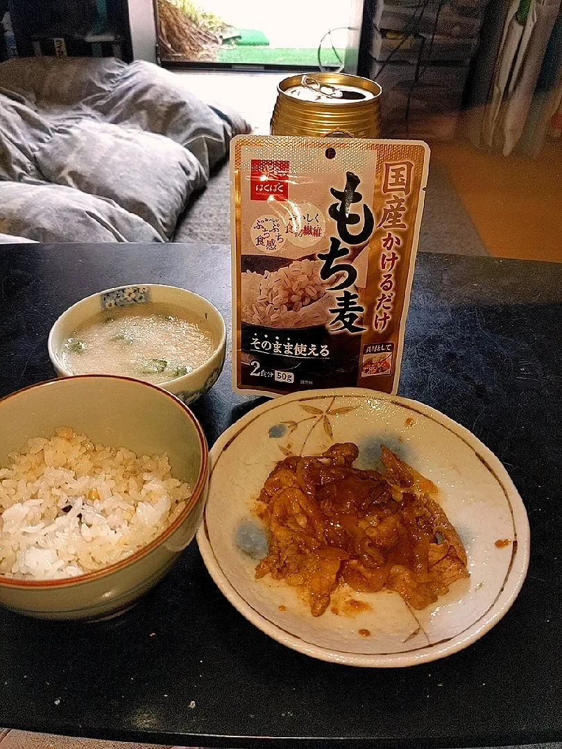 休みの朝は、オクラ入り麦とろ・梅風味＋豚小間肉の生姜焼きセット（昨日が麦とろの日）を食して今夜からの夜勤に備えます|Tarou  Masayukiさん