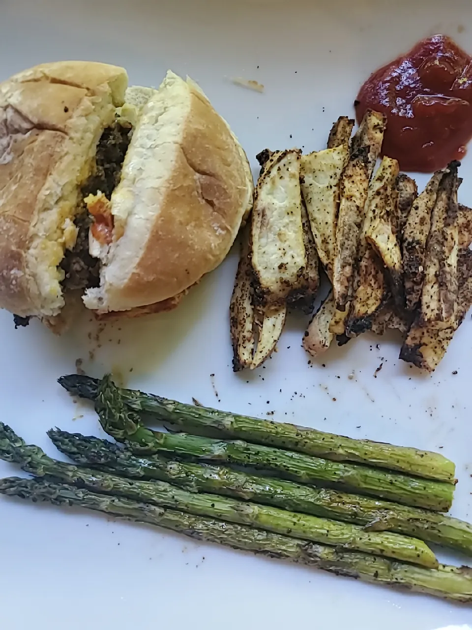 Burger Asparagus n Sweet Potato Fries|Ashさん