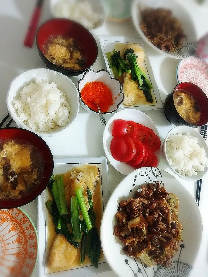 Snapdishの料理写真:夕食(*^^*)
回鍋肉
鱈と小松菜のバターソテー
冷やしトマト
とびっこ
中華スープ(キクラゲ、もやし、卵)|プリン☆さん