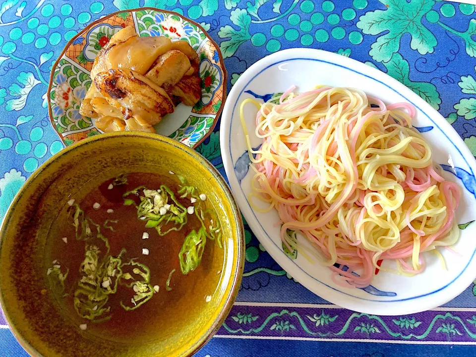 揖保乃糸3色素麺(母手作りのつけ出汁に刻みシシトウ)♡白ナスの炒め物♡😋|さくたえさん