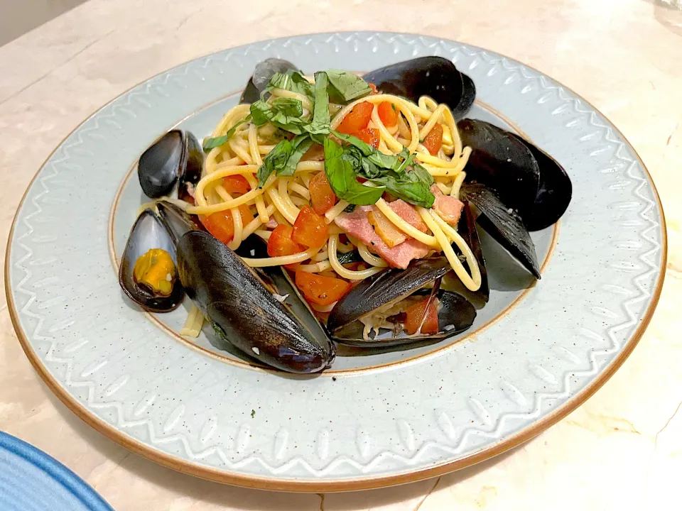 Spaghetti with mussels and bacon|skyblueさん